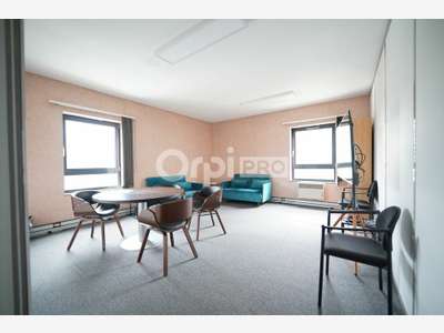 A louer bureaux de 190m² divisibles à Villeurbanne