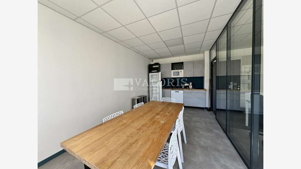 Bureaux de 45m² à louer en RDC à Villeurbanne