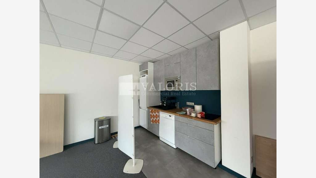 Bureaux de 45m² à louer en RDC à Villeurbanne