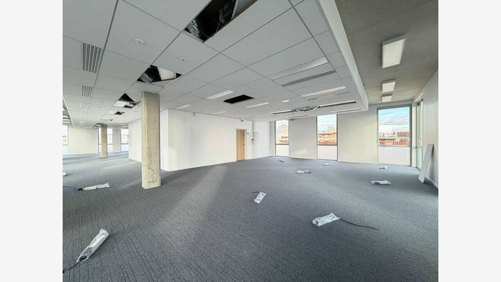 Bureaux neufs de 980m² à louer à Villeurbanne