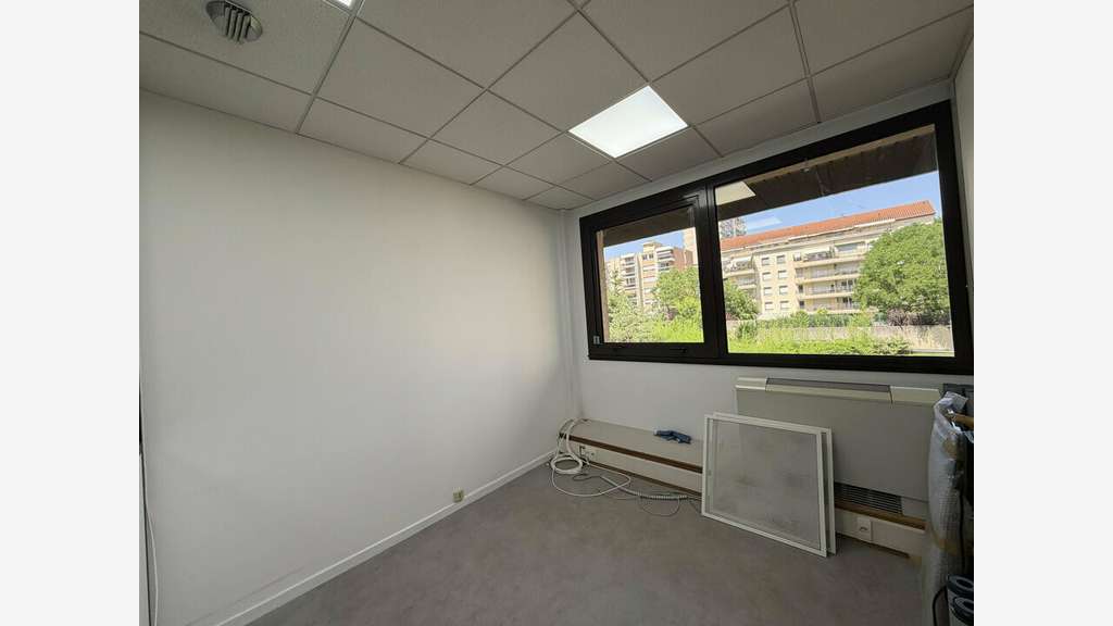 Location bureaux 55m² à Villeurbanne Av Galline 