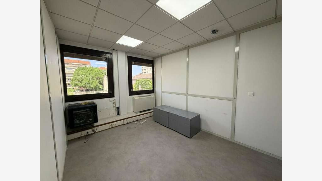 Location bureaux 55m² à Villeurbanne Av Galline 