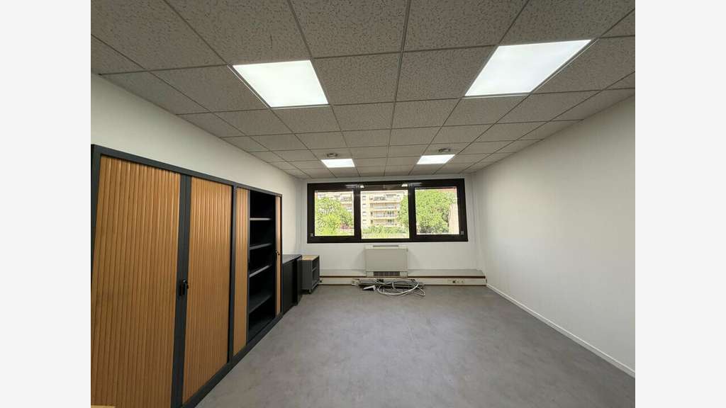 Location bureaux 55m² à Villeurbanne Av Galline 