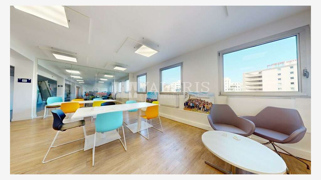 Bureaux 447m² très bon état à louer à Villeurbanne