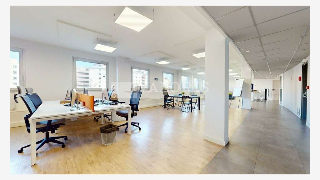 Bureaux 447m² très bon état à louer à Villeurbanne