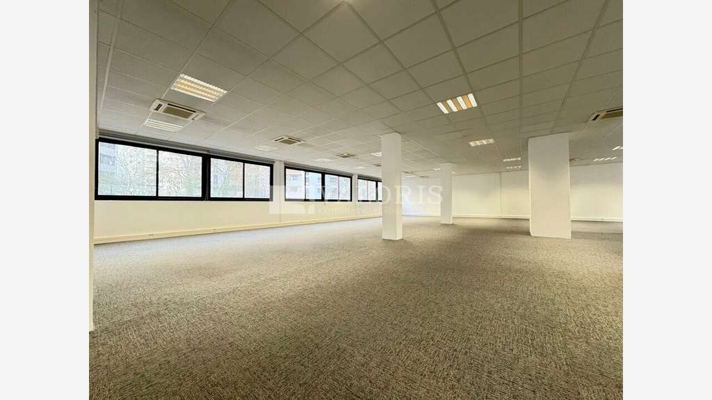 Bureaux lumineux de 599m² à louer à Villeurbanne
