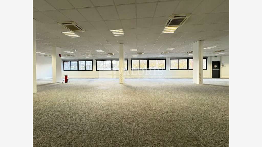 Bureaux lumineux de 599m² à louer à Villeurbanne