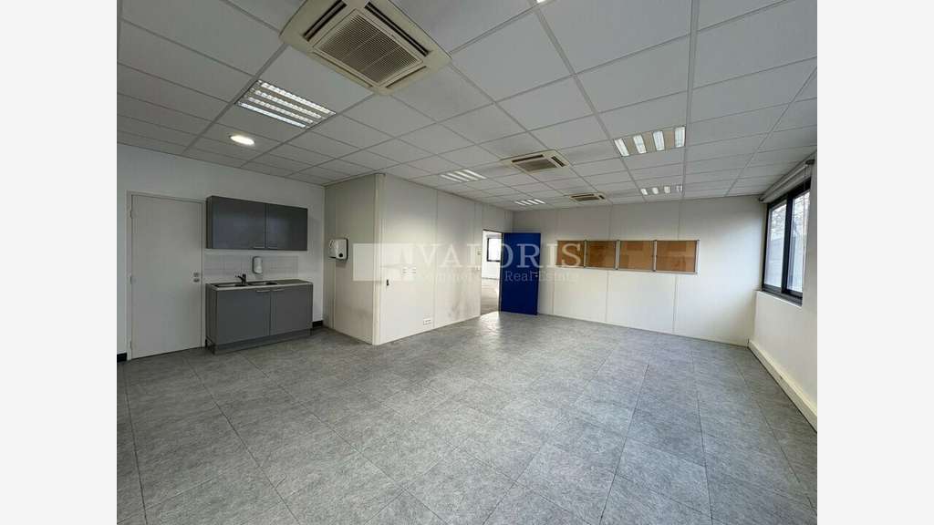 Bureaux lumineux de 599m² à louer à Villeurbanne