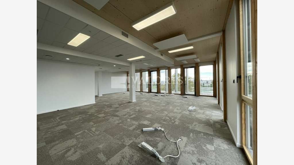 Bureaux divisibles 1178m² à louer à Vaulx en Velin