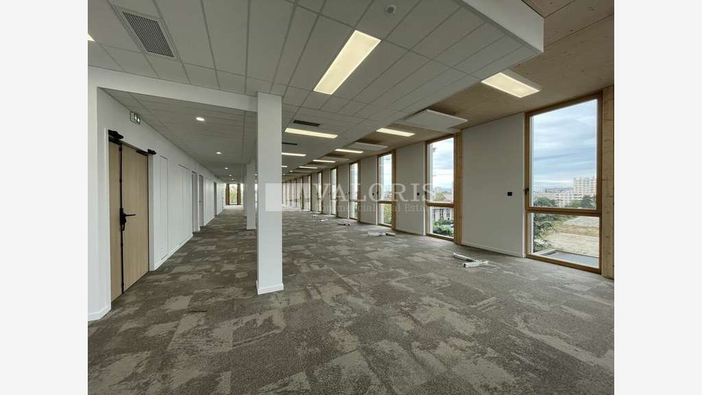 Bureaux divisibles 1178m² à louer à Vaulx en Velin