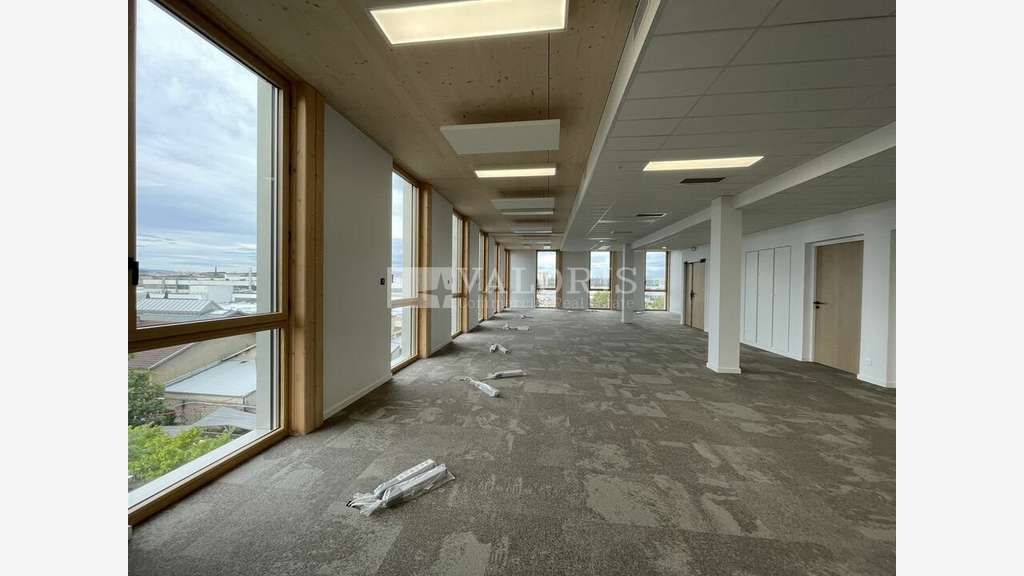 Bureaux divisibles 1178m² à louer à Vaulx en Velin