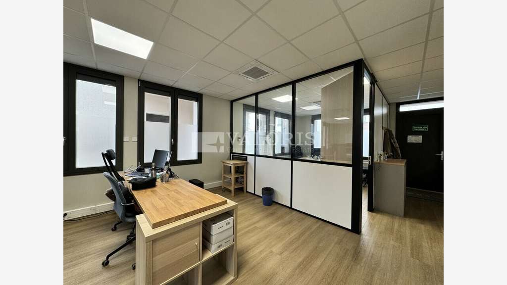 VILLEURBANNE - BUREAUX à louer