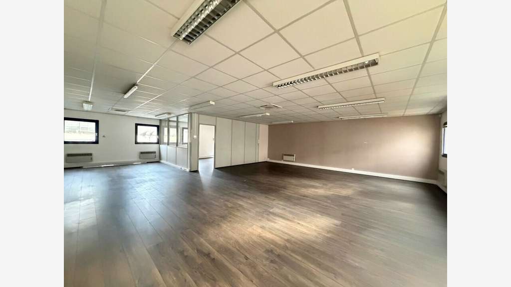 VILLEURBANNE - BUREAUX à louer