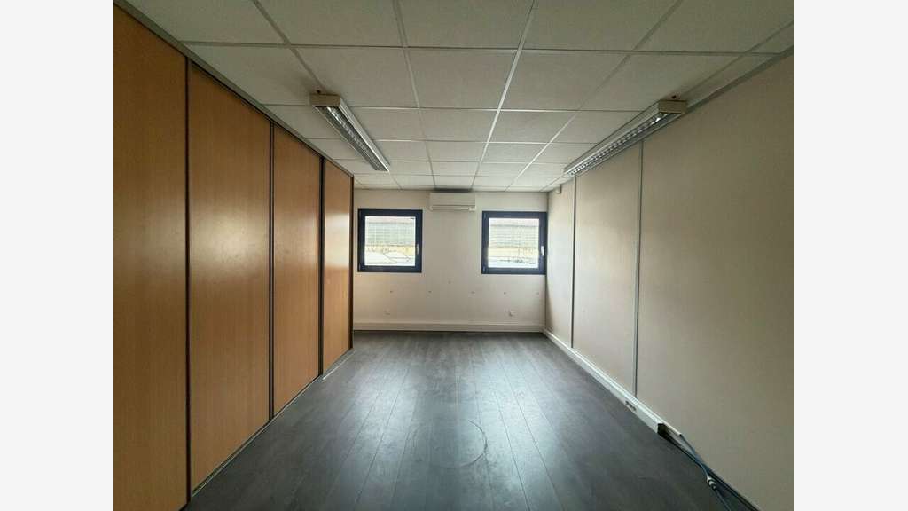 VILLEURBANNE - BUREAUX à louer