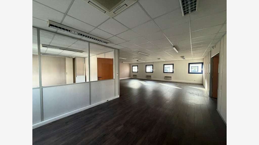 VILLEURBANNE - BUREAUX à louer