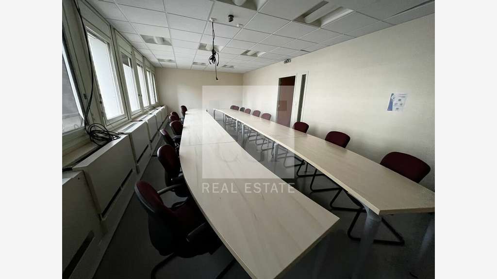 Bureaux 1026m² à louer à Villeurbanne
