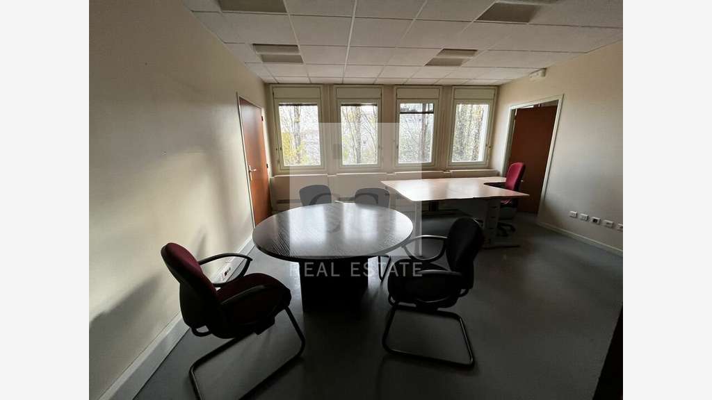 Bureaux 1026m² à louer à Villeurbanne