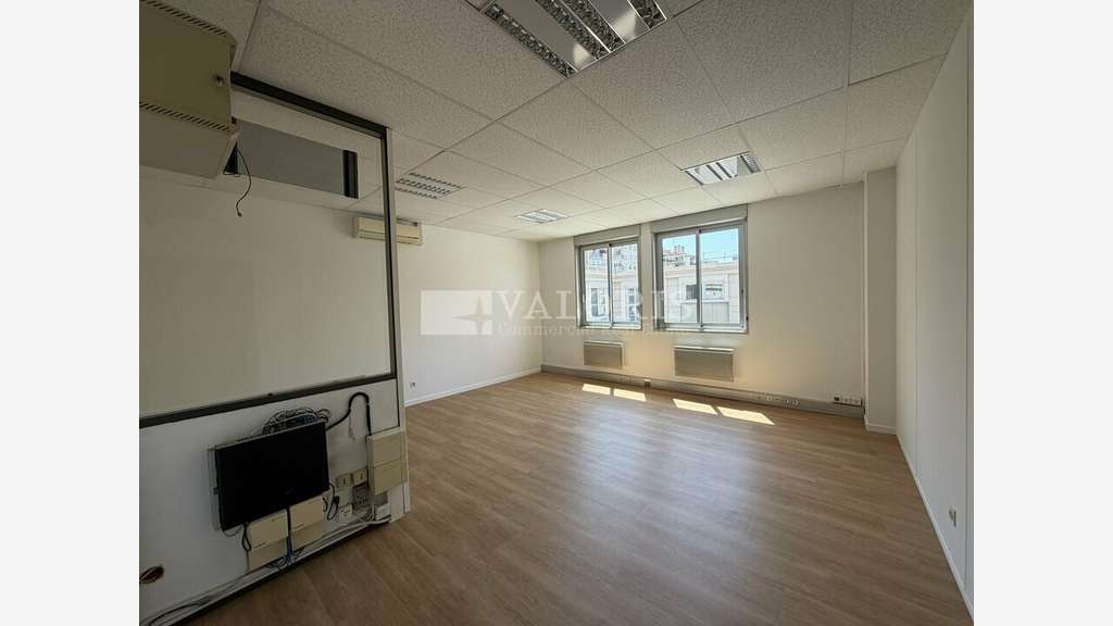 VILLEURBANNE - BUREAUX à louer
