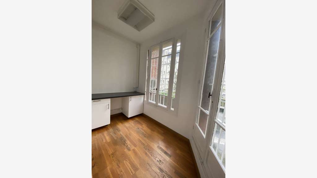 A louer bureaux 132m² R+1 centre ville Vincennes