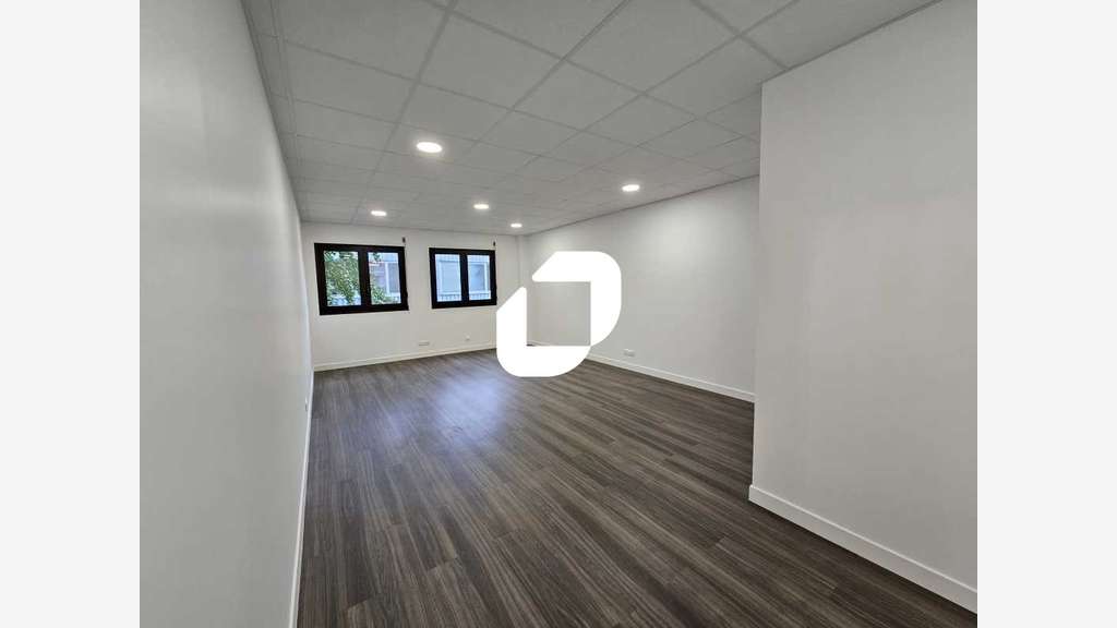 A louer Bureaux 51m² Viroflay
