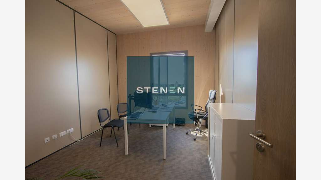 Location bureaux 703,60m² en bon état à Vitrolles