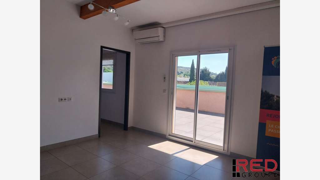A louer bureaux lumineux en ZI Les Pennes Mirabeau
