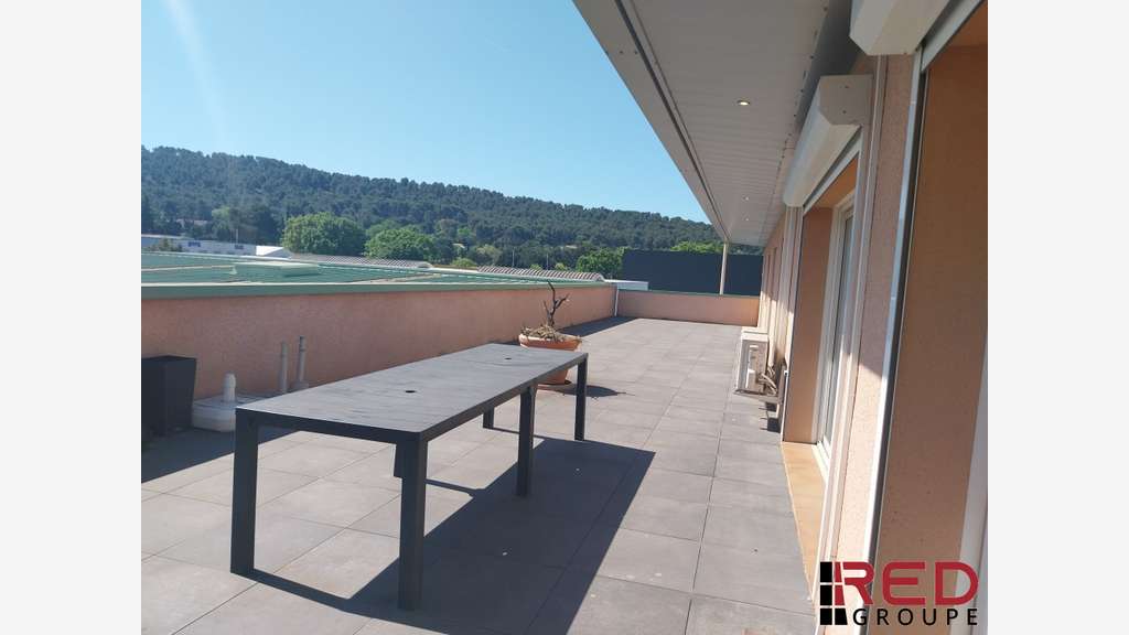 A louer bureaux lumineux en ZI Les Pennes Mirabeau