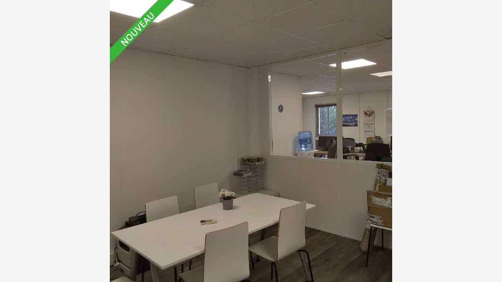 A louer bureaux de101m² à Vitrolles Aéroport