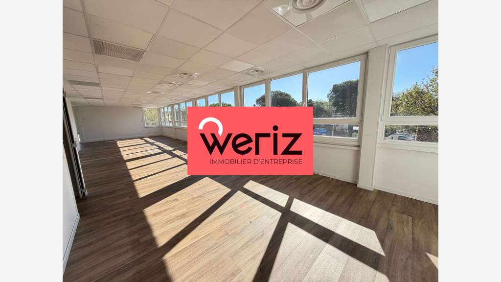 Bureaux lumineux 246m² R+1 à louer à Vitrolles