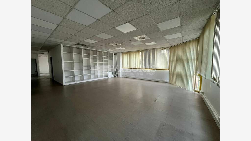 Bureaux 206m² RDC à louer ZI des Estroublans