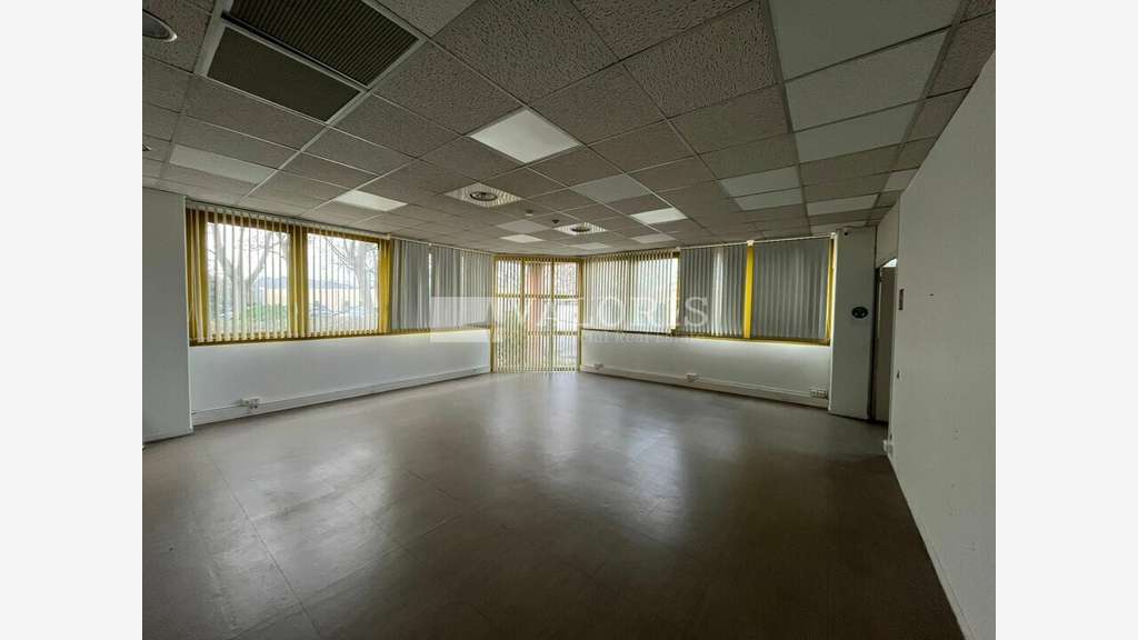 Bureaux 206m² RDC à louer ZI des Estroublans