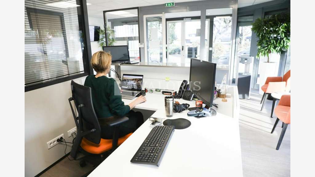 Bureaux 430m² R+1 à louer à Vitrolles D9/A7