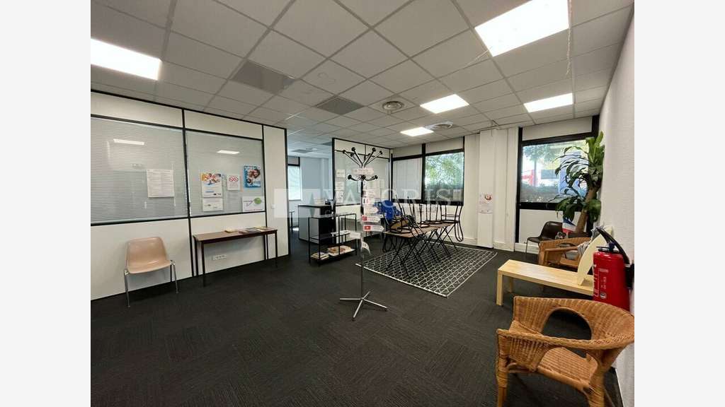 Location bureaux 179m² en excellent état Vitrolles