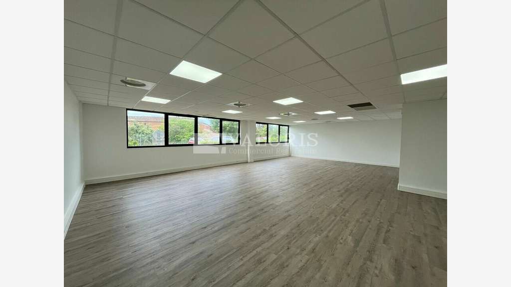Bureaux 150m² à louer  à Vitrolles proche A7, D9