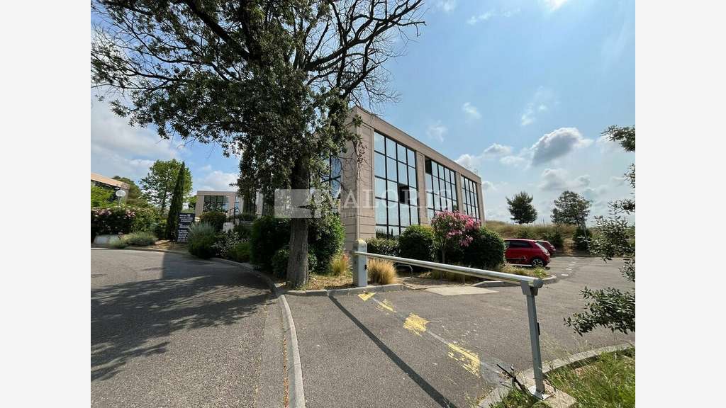 Bureaux 150m² à louer  à Vitrolles proche A7, D9