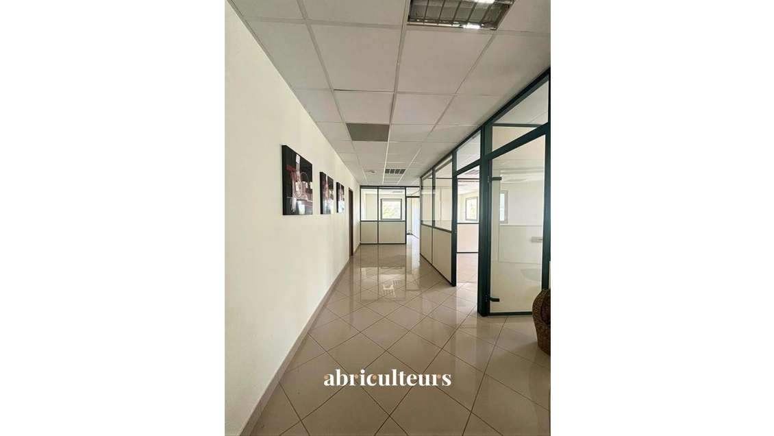 Bureaux Clés en Main 109 m² (5 Espaces Vitrés) + P