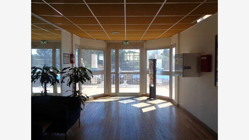 VITROLLES - BUREAUX à louer