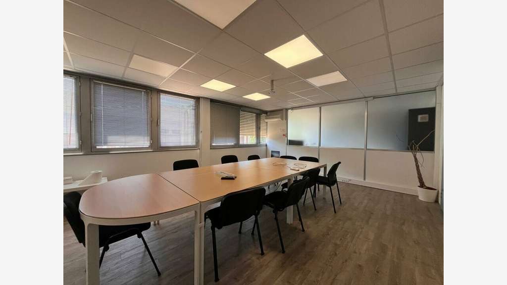VITROLLES - BUREAUX à louer