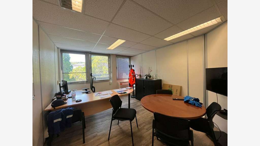 VITROLLES - BUREAUX à louer