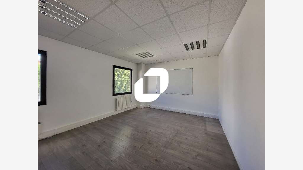 A louer Bureaux 900m² Vitry sur seine