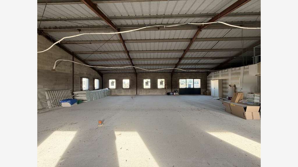 Bureaux sur mesure de 220m² à louer à Vivonne
