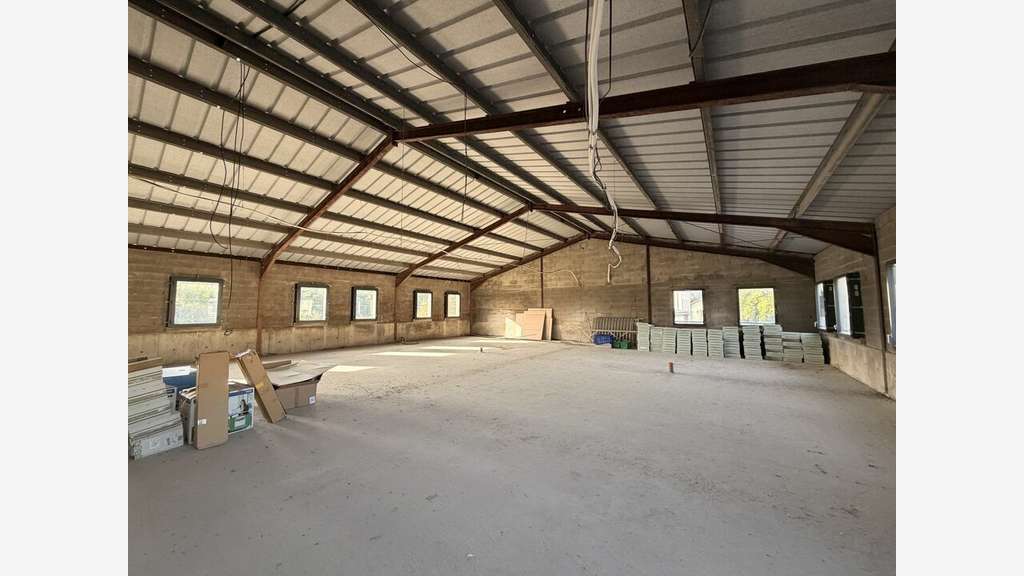 Bureaux sur mesure de 220m² à louer à Vivonne