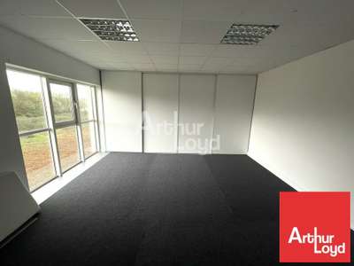 Bureau 50m² à louer en zone d'activité à Vivonne  