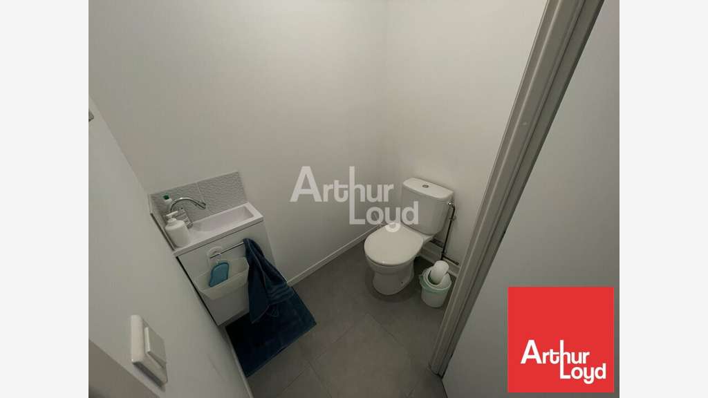 Bureau 50m² à louer en zone d'activité à Vivonne  