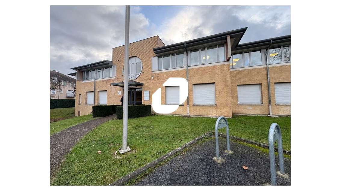 A louer Bureaux 115m² Voisins le bretonneux