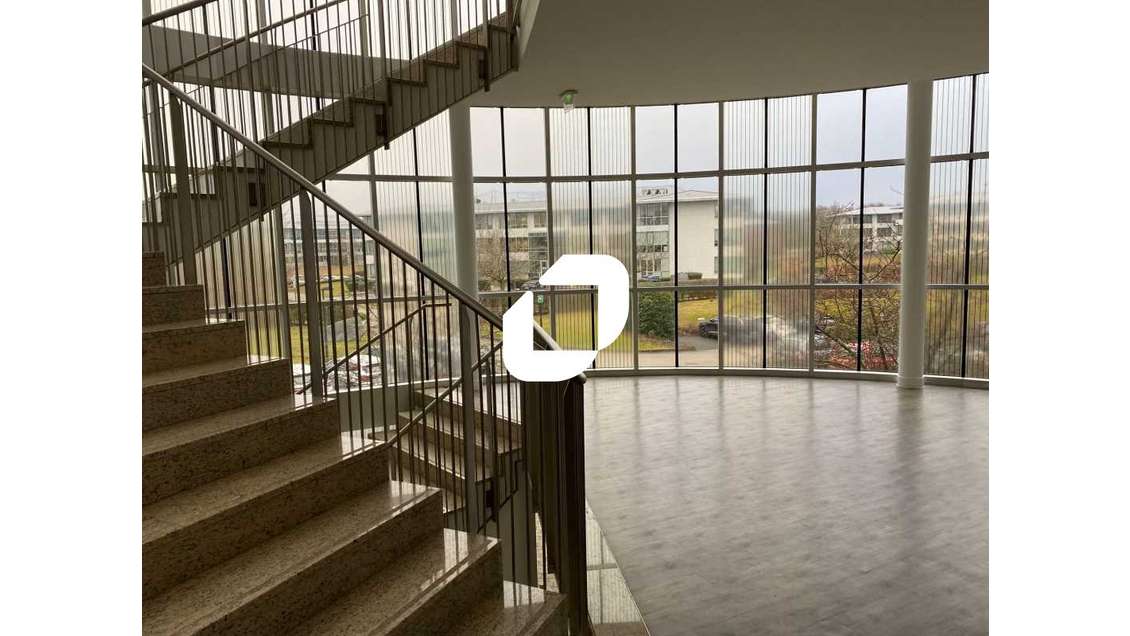 A louer Bureaux 860m² Voisins le bretonneux