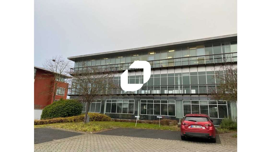 A louer Bureaux 391m² Voisins le bretonneux