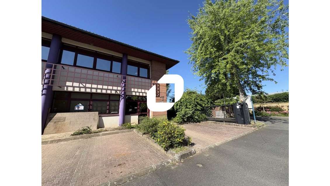 A louer Bureaux 150m² Voisins le bretonneux