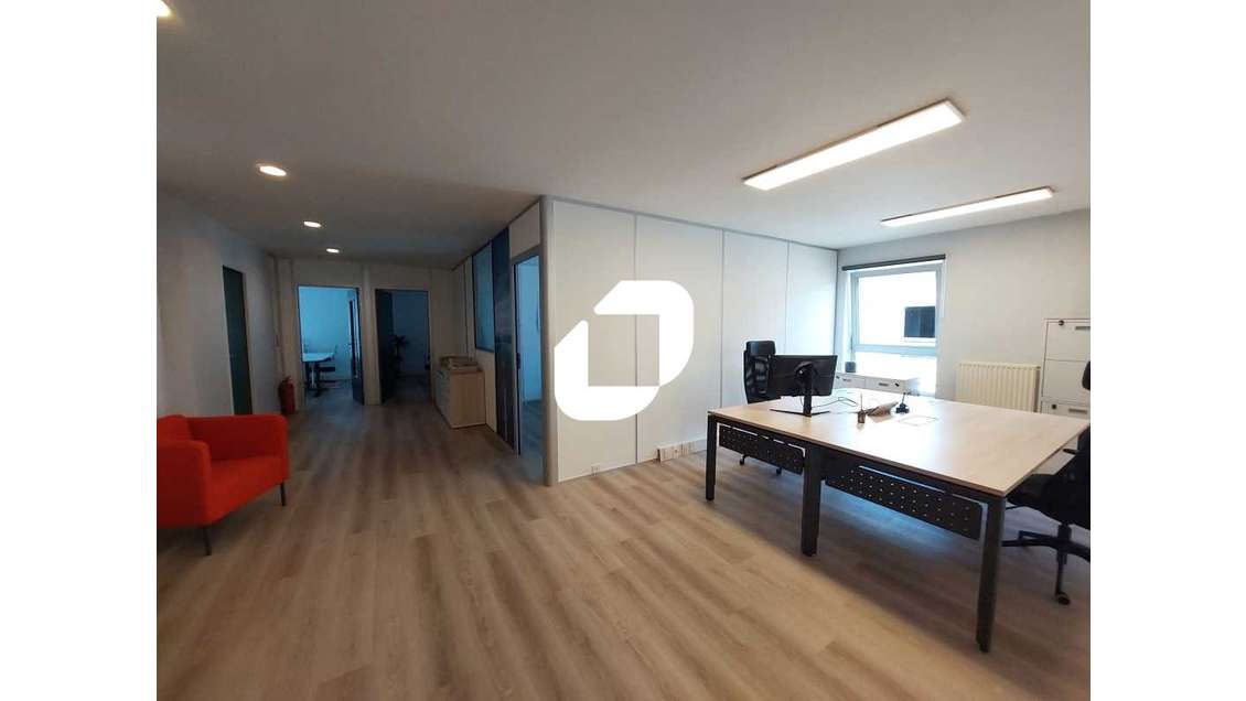 A louer Bureaux 255m² Voisins le bretonneux