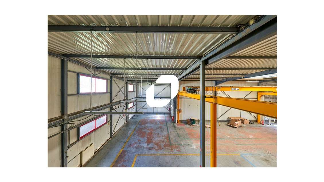 A louer Bureaux 1850m² Voisins le bretonneux